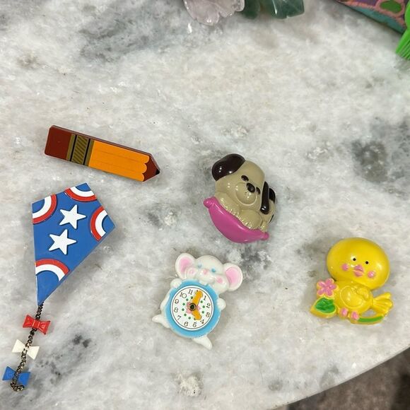 Avon 5 Brooch Bundle 1973-1975. Still have original boxes - Picture 1 of 1